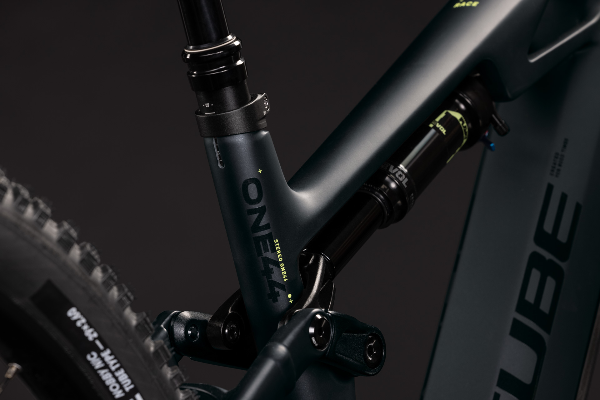 Cube Stereo Hybrid ONE44 HPC Race 800 coal´n´green - L