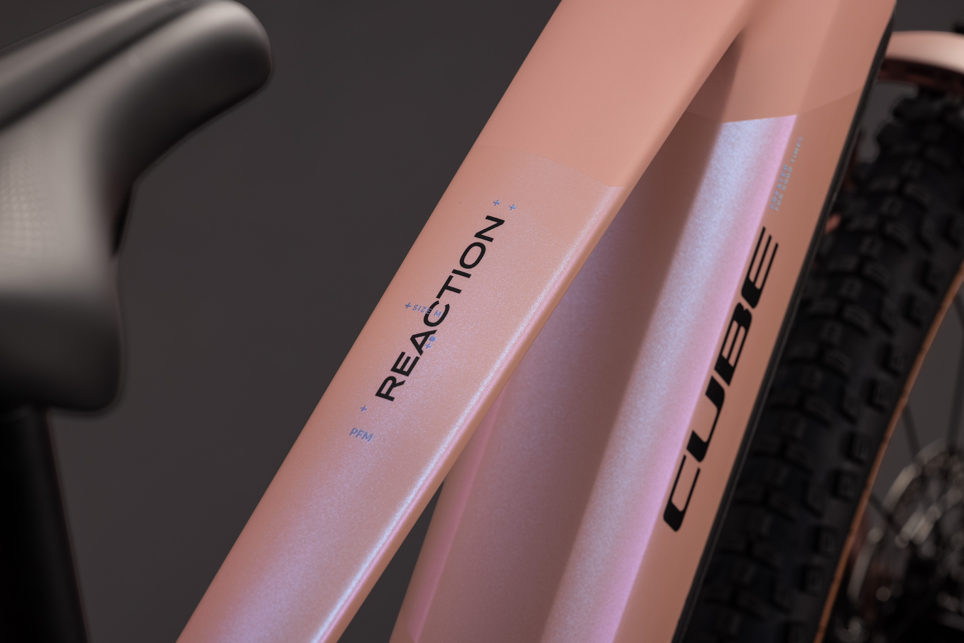 Cube Reaction Hybrid Performance 720 ruby´n´black - M